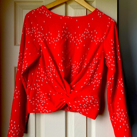 Red cropped blouse size can - Picture 2 of 3